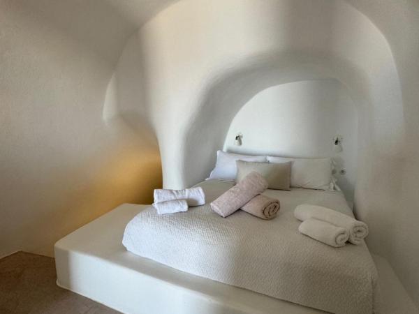 Spitia Santorini Villa Collection : photo 4 de la chambre maison troglodyte du pêcheur