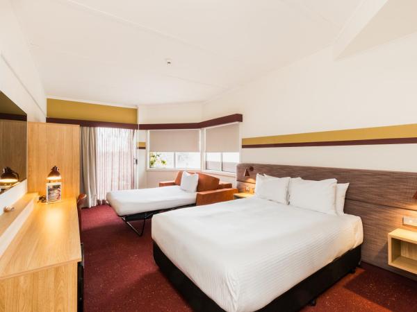 Statesman Hotel : photo 2 de la chambre queen sofa with balcony room