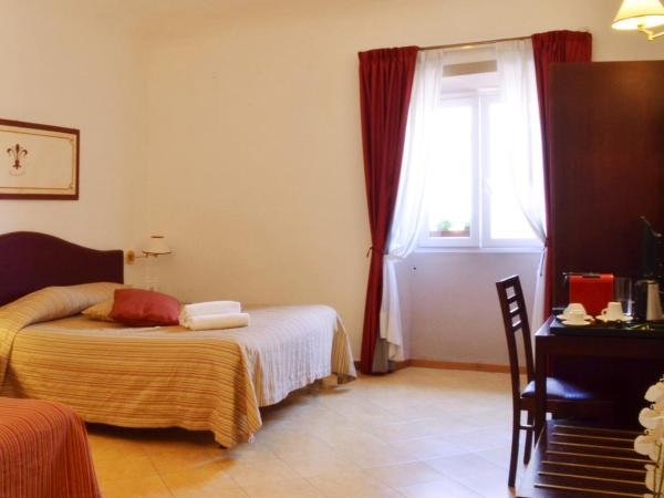 Hotel Cardinal of Florence - recommended for ages 25 to 55 : photo 1 de la chambre chambre double supérieure avec baignoire