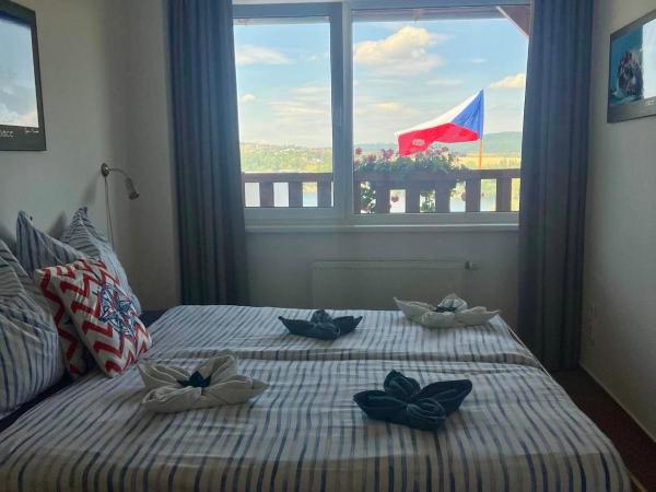 Penzion Kozí Horka u Brněnské přehrady : photo 5 de la chambre chambre familiale avec balcon