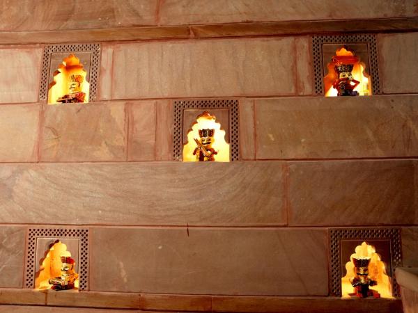 MH Guest House : photo 6 de la chambre chambre double deluxe avec balcon