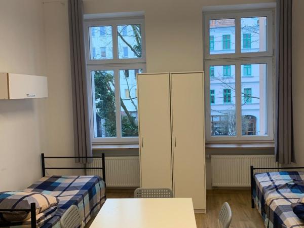 Hostel w centrum Szczecina 4 osobowe pokoje : photo 5 de la chambre chambre quadruple