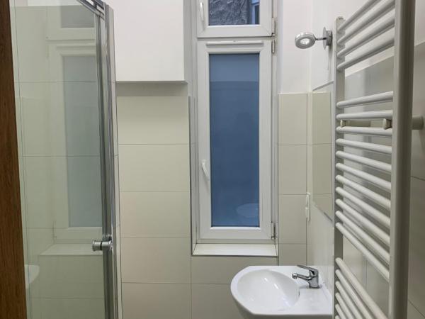 Hostel w centrum Szczecina 4 osobowe pokoje : photo 2 de la chambre chambre quadruple