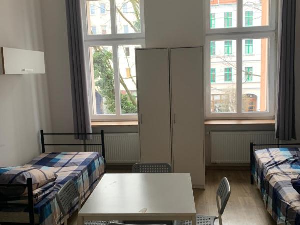 Hostel w centrum Szczecina 4 osobowe pokoje : photo 5 de la chambre chambre quadruple