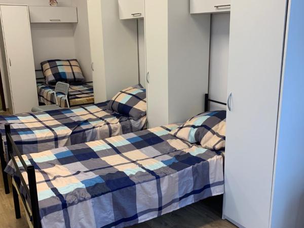 Hostel w centrum Szczecina 4 osobowe pokoje : photo 3 de la chambre chambre quadruple