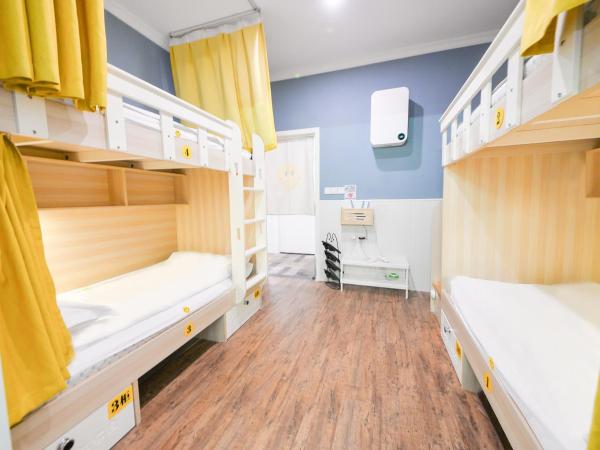 笑脸里青年旅舍锦里店 : photo 3 de la chambre bed in 4-bed female dormitory room - shared bathroom