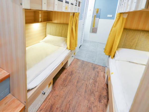 笑脸里青年旅舍锦里店 : photo 6 de la chambre bed in 4-bed female dormitory room - shared bathroom