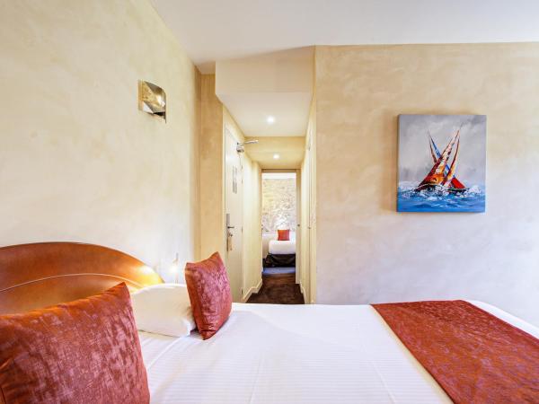 Auberge Du Roua : photo 2 de la chambre chambre familiale (2 adultes + 2 enfants)