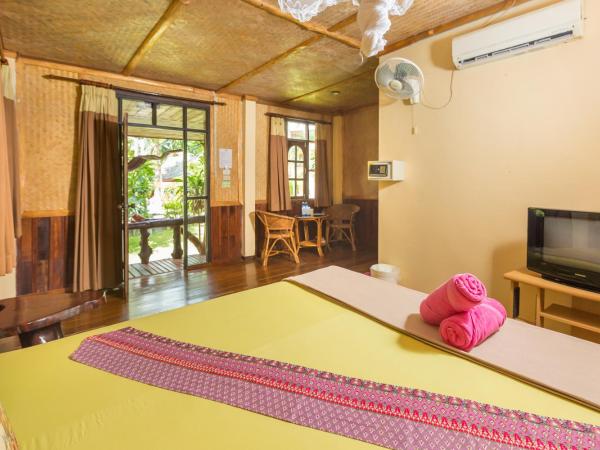 The Villa By Bottle Beach : photo 5 de la chambre chambre double avec balcon