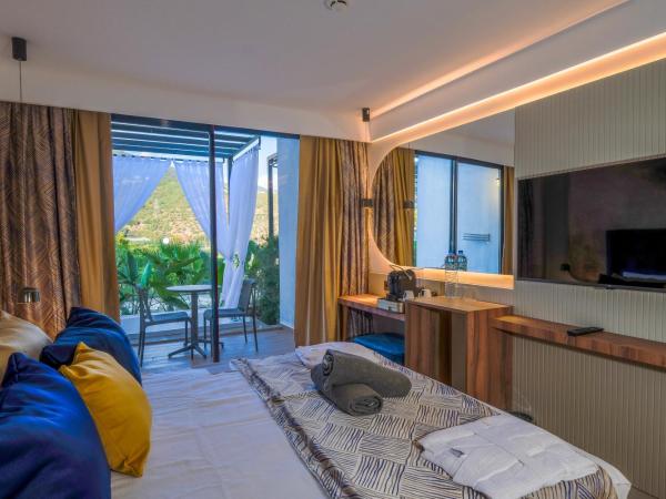 Ada Port Hotel Adults Only : photo 3 de la chambre double room with jacuzzi