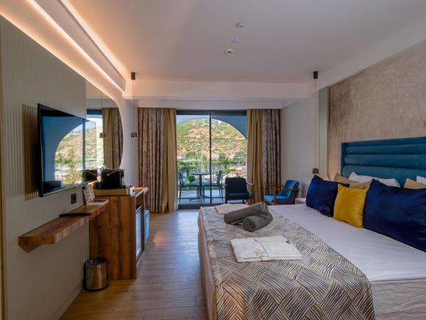 Ada Port Hotel Adults Only : photo 3 de la chambre  double room with pool access