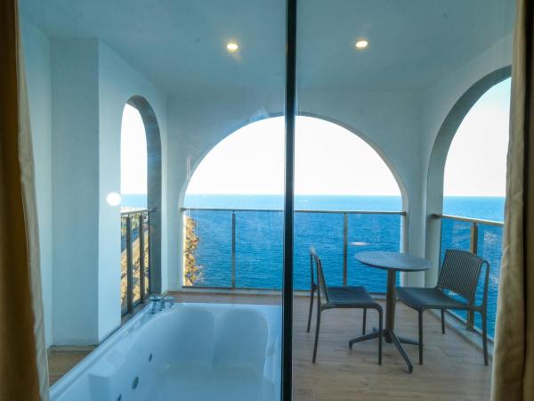 Ada Port Hotel Adults Only : photo 5 de la chambre chambre lit king-size supérieure