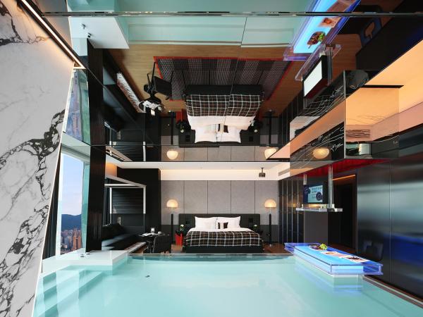 ISEYA HOTEL Chongqing Jiefangbei Flagship : photo 5 de la chambre baroque tower - 270° private deluxe suite - oversized bathtub