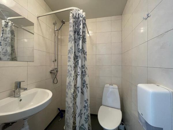 Turistgården Norrköping : photo 4 de la chambre chambre simple avec salle de bains privative