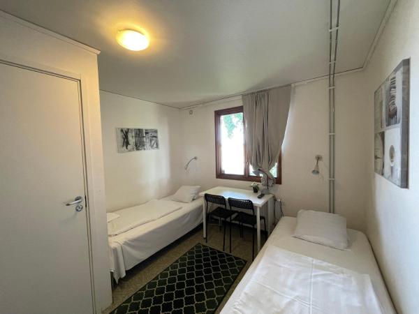 Turistgården Norrköping : photo 1 de la chambre budget twin room with toilet