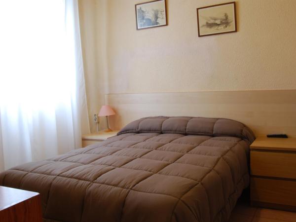 Hostal America : photo 2 de la chambre chambre double ou lits jumeaux
