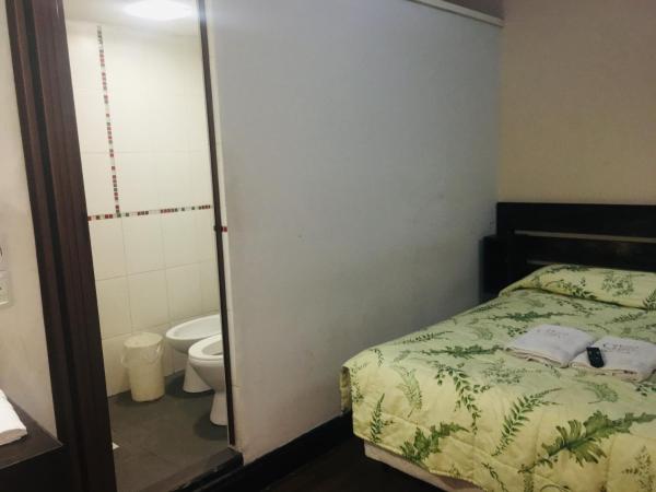 Hotel Chipre : photo 2 de la chambre chambre double avec salle de bains privative