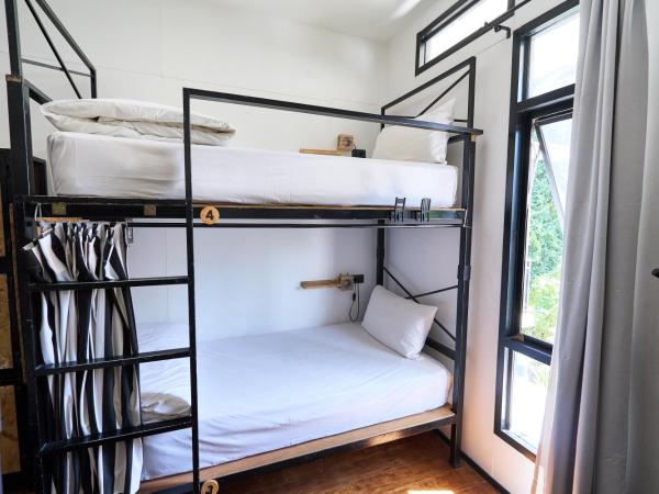 Sherloft Home & Hostel : photo 3 de la chambre lit dans un dortoir de 4 lits