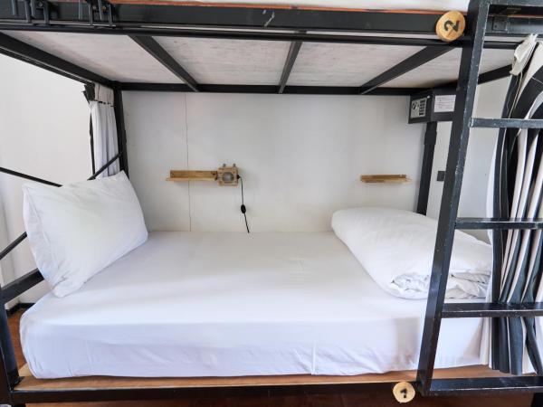 Sherloft Home & Hostel : photo 6 de la chambre lit dans un dortoir de 4 lits
