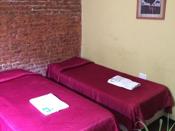 Hotel Chipre : photo 6 de la chambre chambre double standard avec salle de bains commune