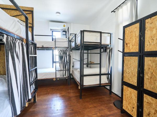 Sherloft Home & Hostel : photo 2 de la chambre lit dans dortoir 6 lits