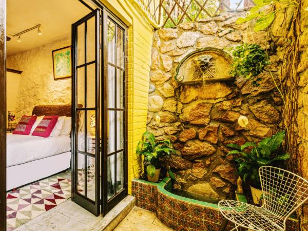 Villa Lola - Adults Only : photo 1 de la chambre chambre lit queen-size