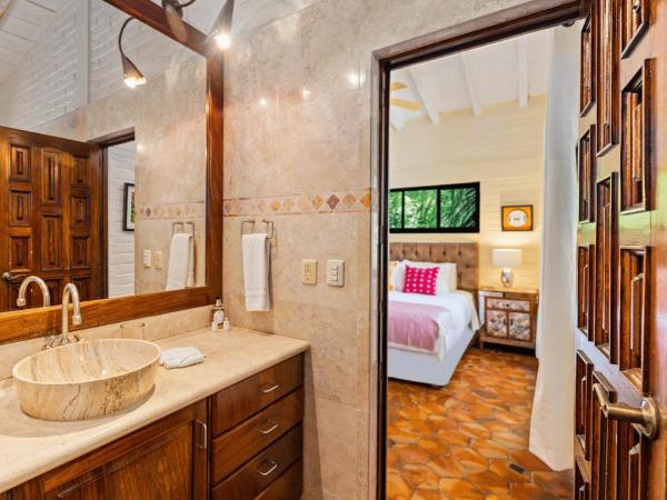 Villa Lola - Adults Only : photo 3 de la chambre chambre lit king-size