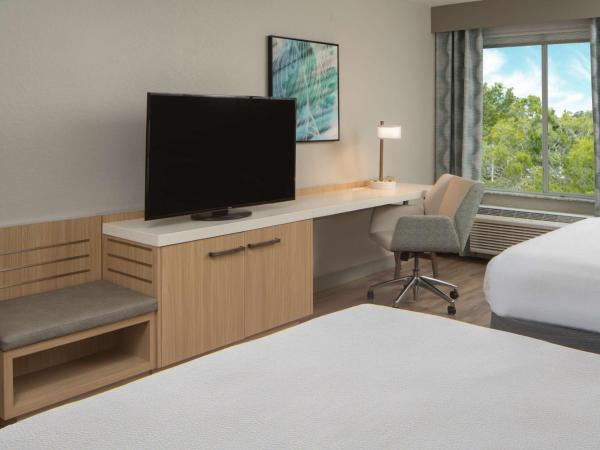 Hilton Garden Inn Orlando Airport : photo 3 de la chambre chambre avec 2 grands lits queen-size