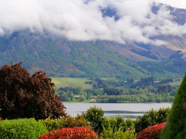 The Shan's Lodge : photo 1 de la chambre lakeview king suite - cattleya suite