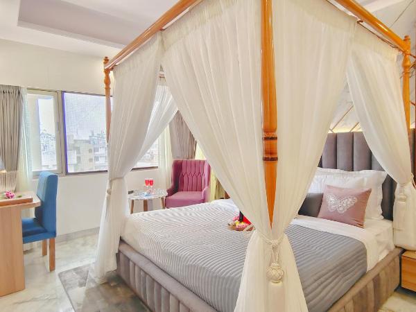 Hotel Sarang Palace - Boutique Stays : photo 10 de la chambre luxurious bathtub room with canopy