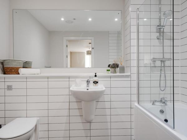 101 Richmond Row · Richmond Row City Apartment Free Secure Parking Pass The Keys : photo 9 de la chambre appartement 2 chambres