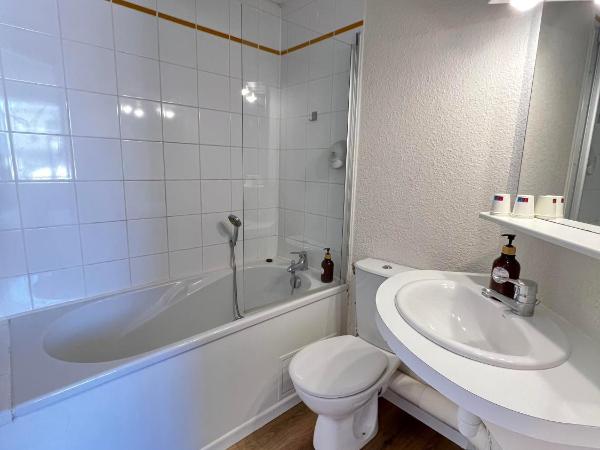 Couett'Hôtel Brest : photo 2 de la chambre chambre familiale avec mezzanine