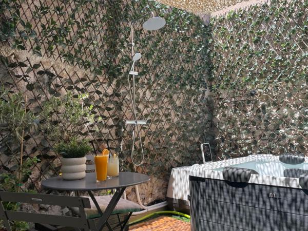 Ancient Agora Plaka : photo 4 de la chambre deluxe double room with balcony and jacuzzi