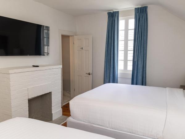 Inn on Ursulines, a French Quarter Guest Houses Property : photo 2 de la chambre chambre deluxe avec 2 lits queen-size