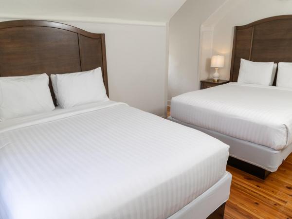 Inn on Ursulines, a French Quarter Guest Houses Property : photo 3 de la chambre chambre deluxe avec 2 lits queen-size
