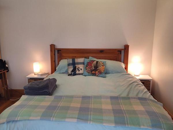 Hansen Park Guest Cottage : photo 1 de la chambre chambre lit queen-size