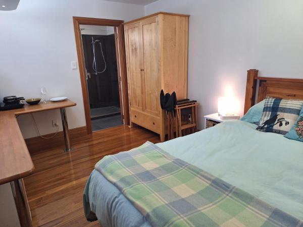 Hansen Park Guest Cottage : photo 9 de la chambre chambre lit queen-size