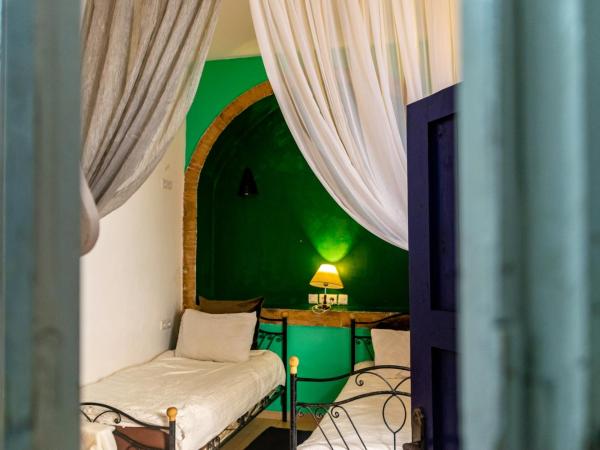 Essaouira Youth Hostel & Social Travel : photo 5 de la chambre chambre lits jumeaux Économique