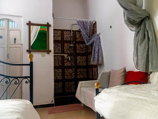Essaouira Youth Hostel & Social Travel : photo 2 de la chambre chambre lits jumeaux Économique