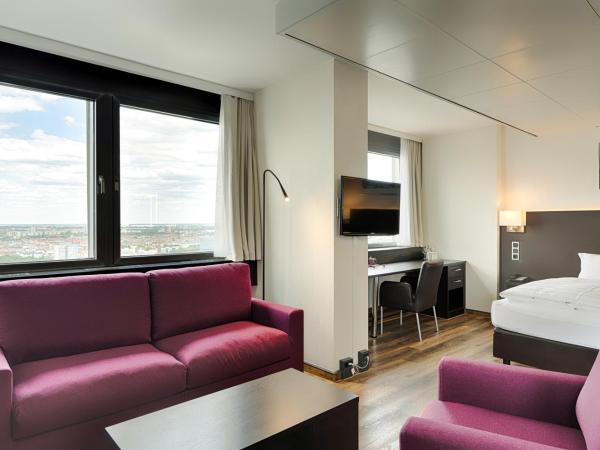 Park Inn by Radisson Berlin Alexanderplatz : photo 2 de la chambre suite junior