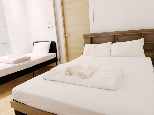 RadZone Hostel : photo 8 de la chambre chambre triple avec salle de bains commune