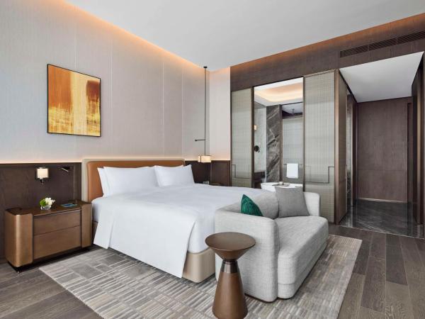 Conrad Chongqing : photo 5 de la chambre chambre lit king-size deluxe - vue sur ville