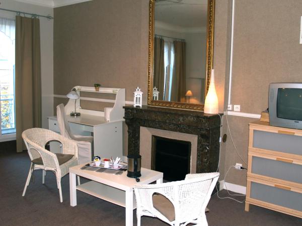 Hôtel Central : photo 5 de la chambre chambre lits jumeaux