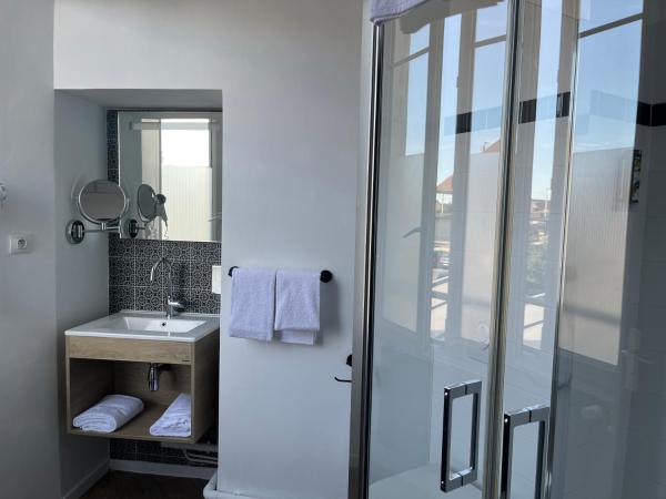 Hôtel de France - Beaune : photo 2 de la chambre chambre double ou lits jumeaux standard