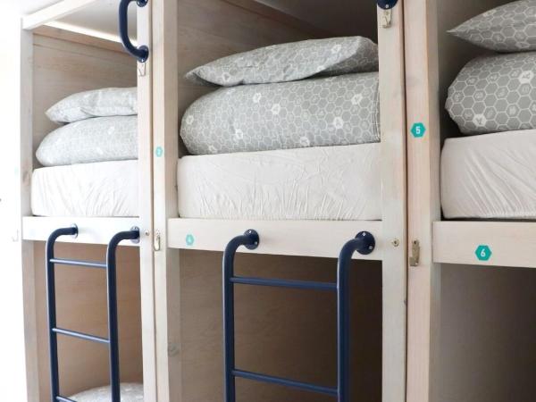 WOT Peniche : photo 2 de la chambre lit dans dortoir 6 lits