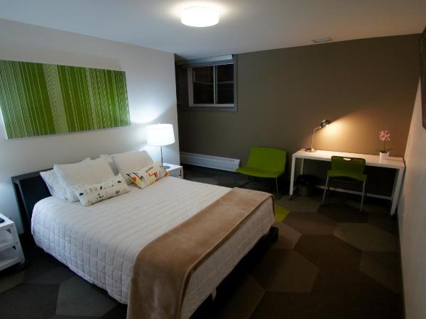 HI Calgary City Centre - Hostel : photo 1 de la chambre chambre lit queen-size deluxe