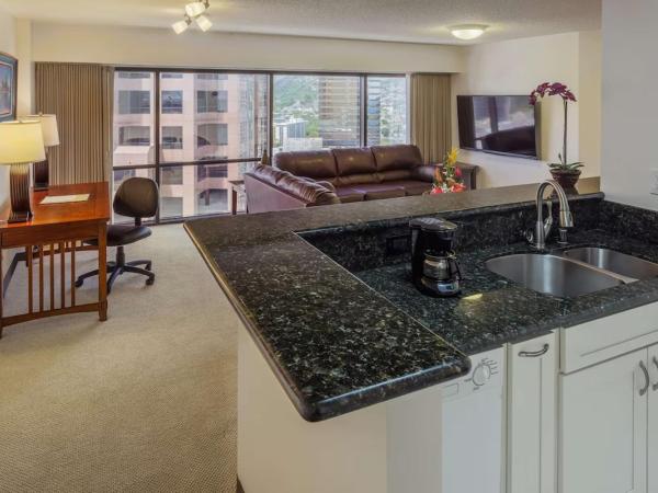 Aston at the Executive Centre Hotel : photo 5 de la chambre suite 1 chambre avec vue sur montagne