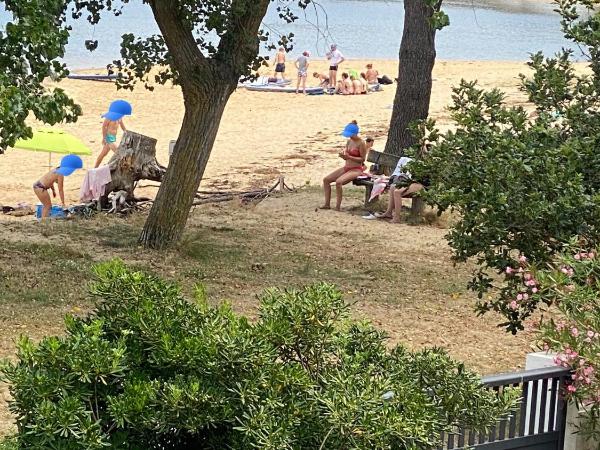 Waterfront one : photo 8 de la chambre chambre double avec terrasse