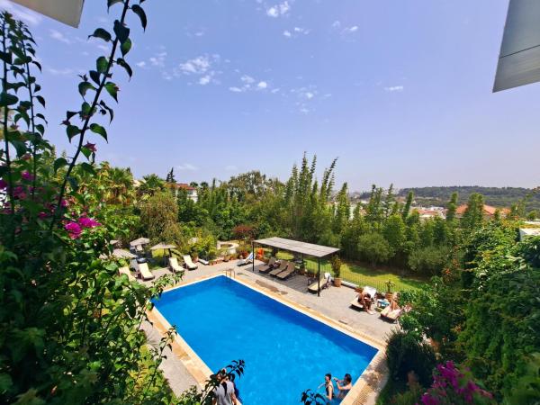 Dar Tanja Boutique Hotel : photo 4 de la chambre chambre triple - vue sur la piscine