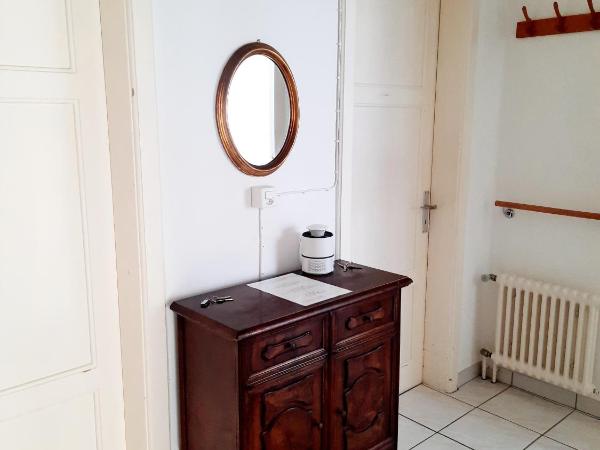 Ampie camere Locarno : photo 8 de la chambre chambre lits jumeaux spacieuse